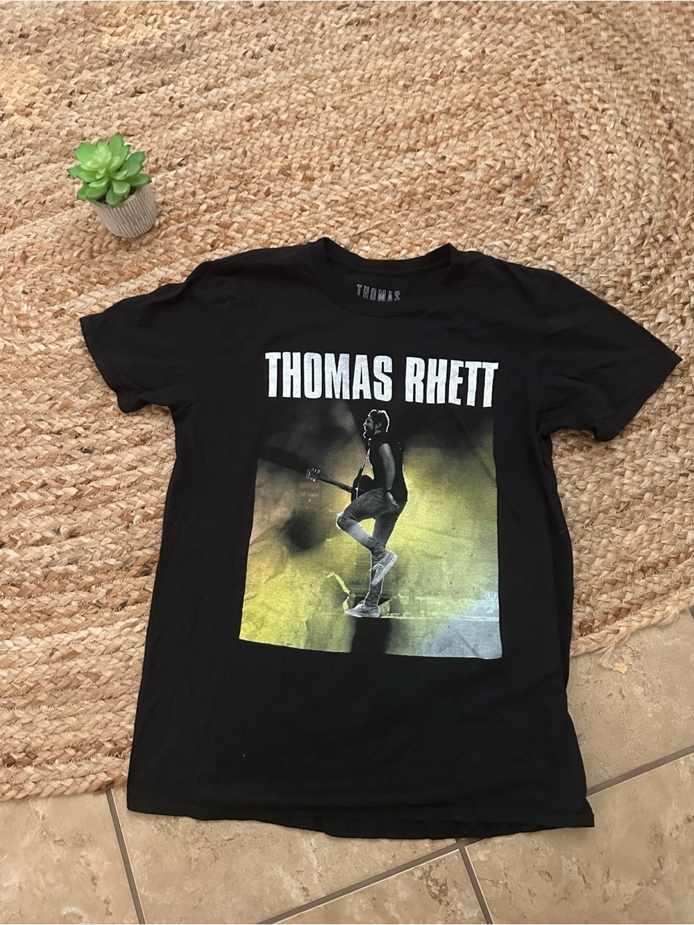 THOMAS RHETT TEE